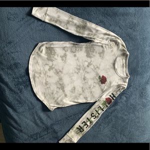 Hollister long sleeve tee - size small